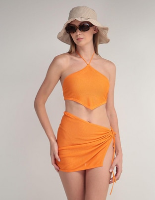 Top cuello halter escote espalda abierta tirante delgado